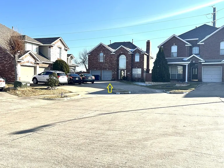 5017 Remington Dr — Photo 2