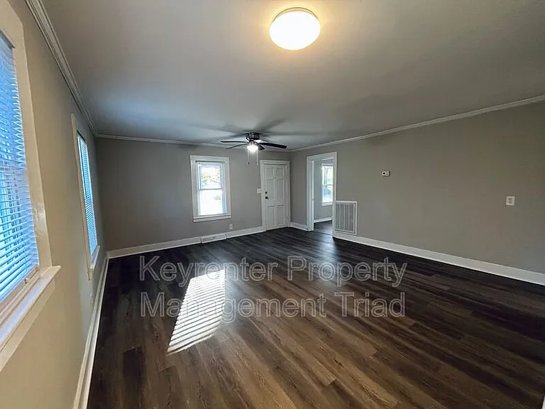 5087 Meadowbrook Dr — Photo 16