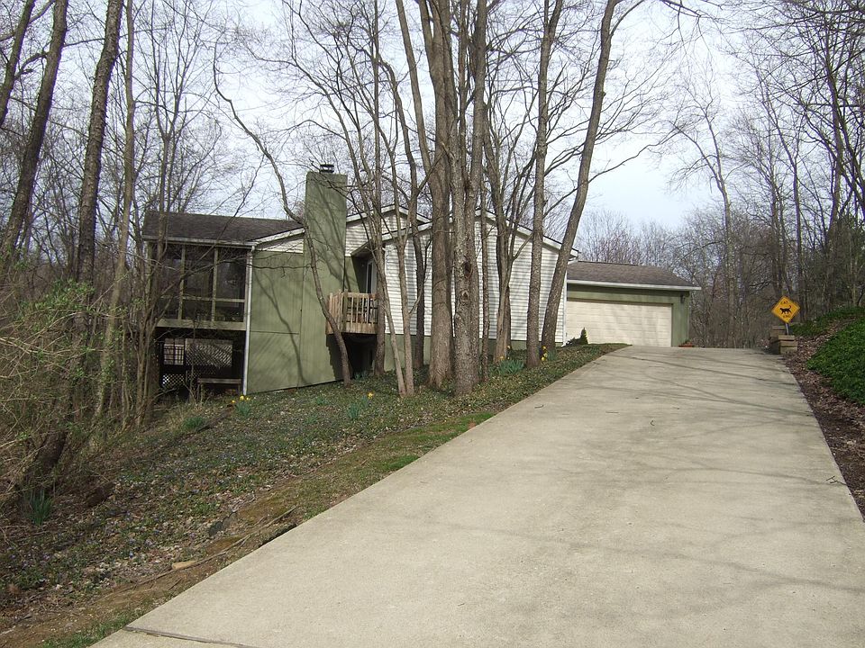 1st image of 49 Stone Henge Dr