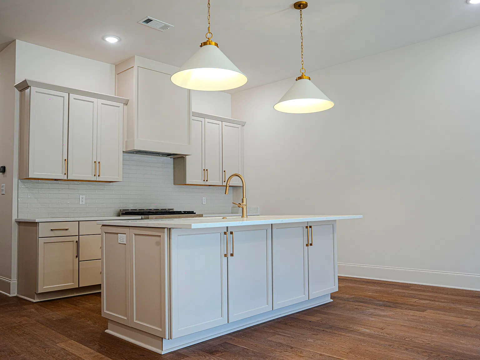 3 bed, 3.5 bath, 2047 sqft, $4,200 — Photo 3