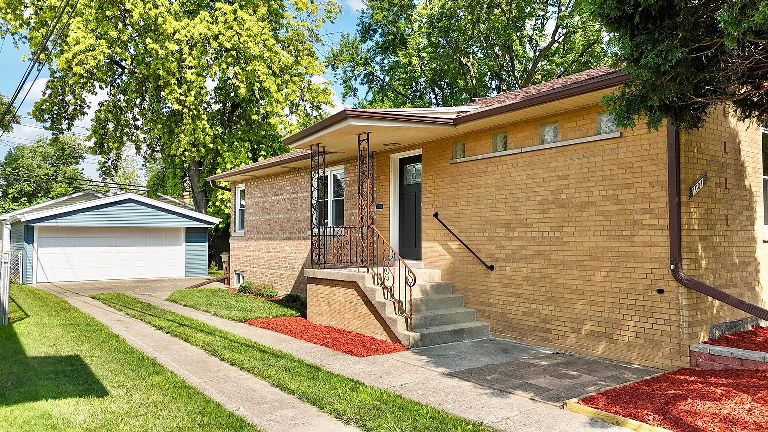 10012 S 52nd Ave photo 1