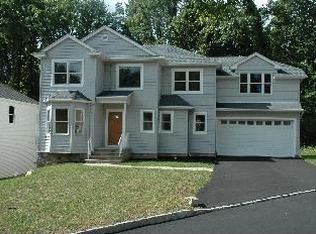 9 Cedar Ct, Totowa, NJ 07512