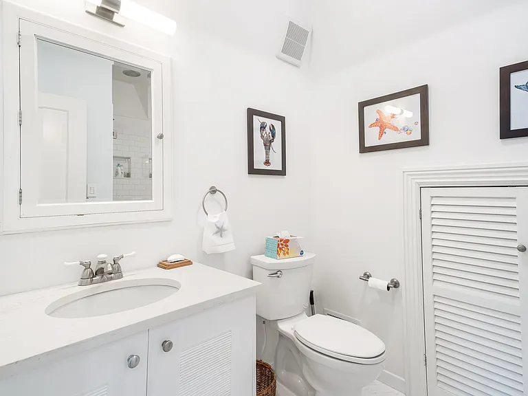 686 Hill St — Photo 16
