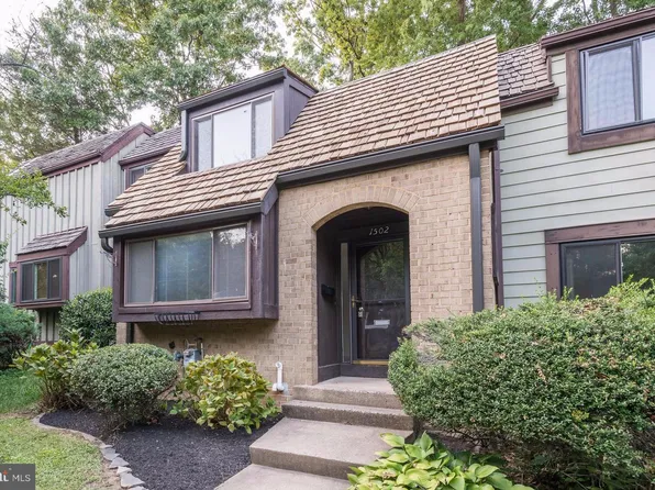 1502 Farsta Ct, Reston, VA 20190