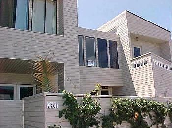 2nd image of 2708 Mission Blvd