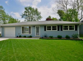 1229 Jewel Ave, St Charles, IL 60174