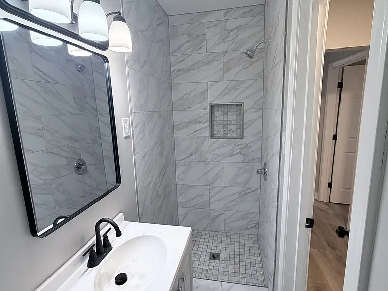 793 N Hollywood St — Photo 5