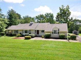 20 Longview Dr, Suffield, CT 06078