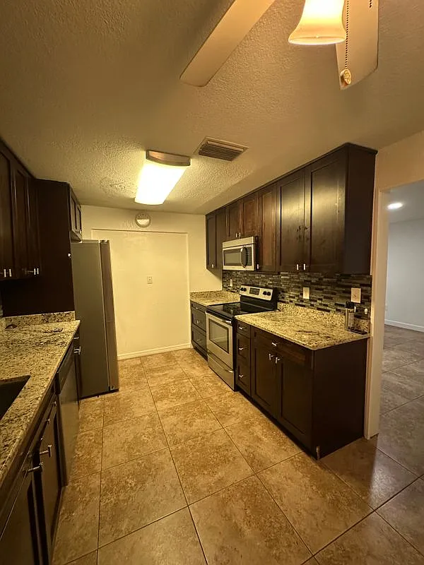 2 bed, 1.0 bath, 1236 sqft, $2,150 — Photo 3