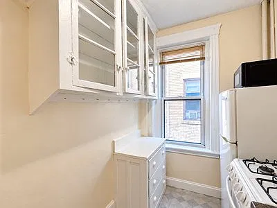 1 bed, 9999 sqft, $2,100 — Photo 4