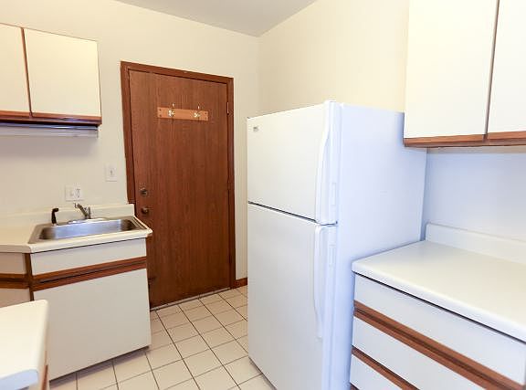 3rd image of 817A W Cornelia Ave APT 307