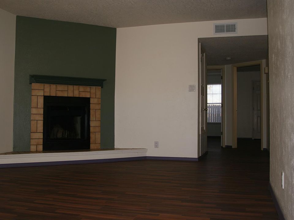 2nd image of 2531 Candelaria Rd NW #K
