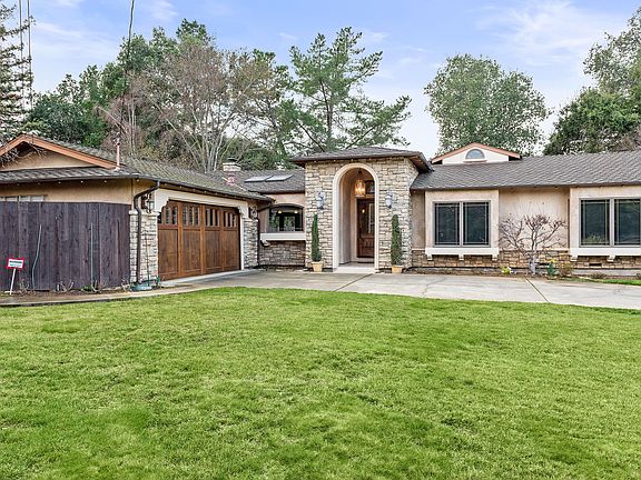 3rd image of 13931 Loquat Ct