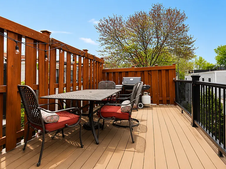9 Auburn St #2 — Photo 1