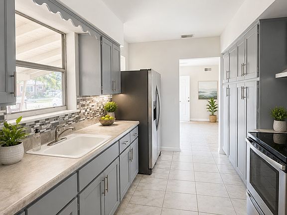 3rd image of 17830 NW 14th Pl