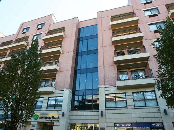 31-35 31st St #507, Astoria, NY 11106