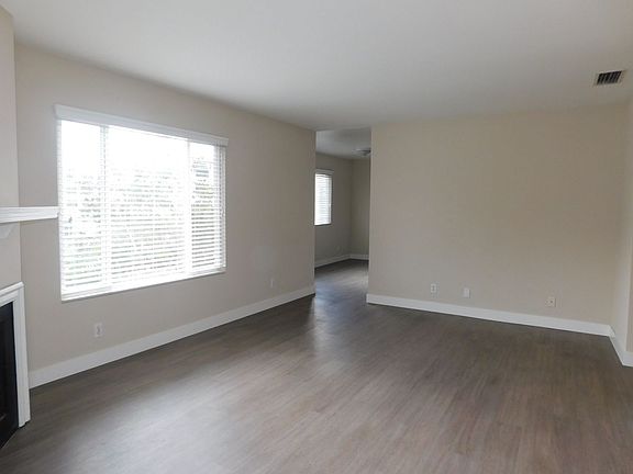 5th image of 10831-10833 Reagan St