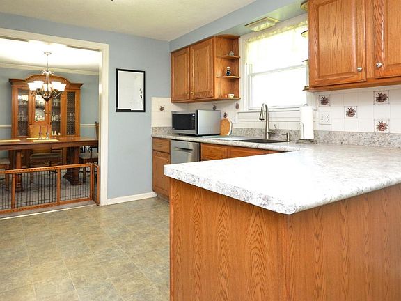 5th image of 4972 Woodview Dr
