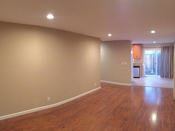 4th image of 658 Arbutus Ave APT 2
