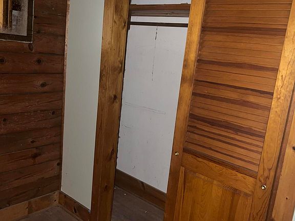 4th image of 698 Hinkley Rd