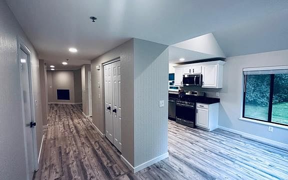 5th image of 43 Bayberry Dr