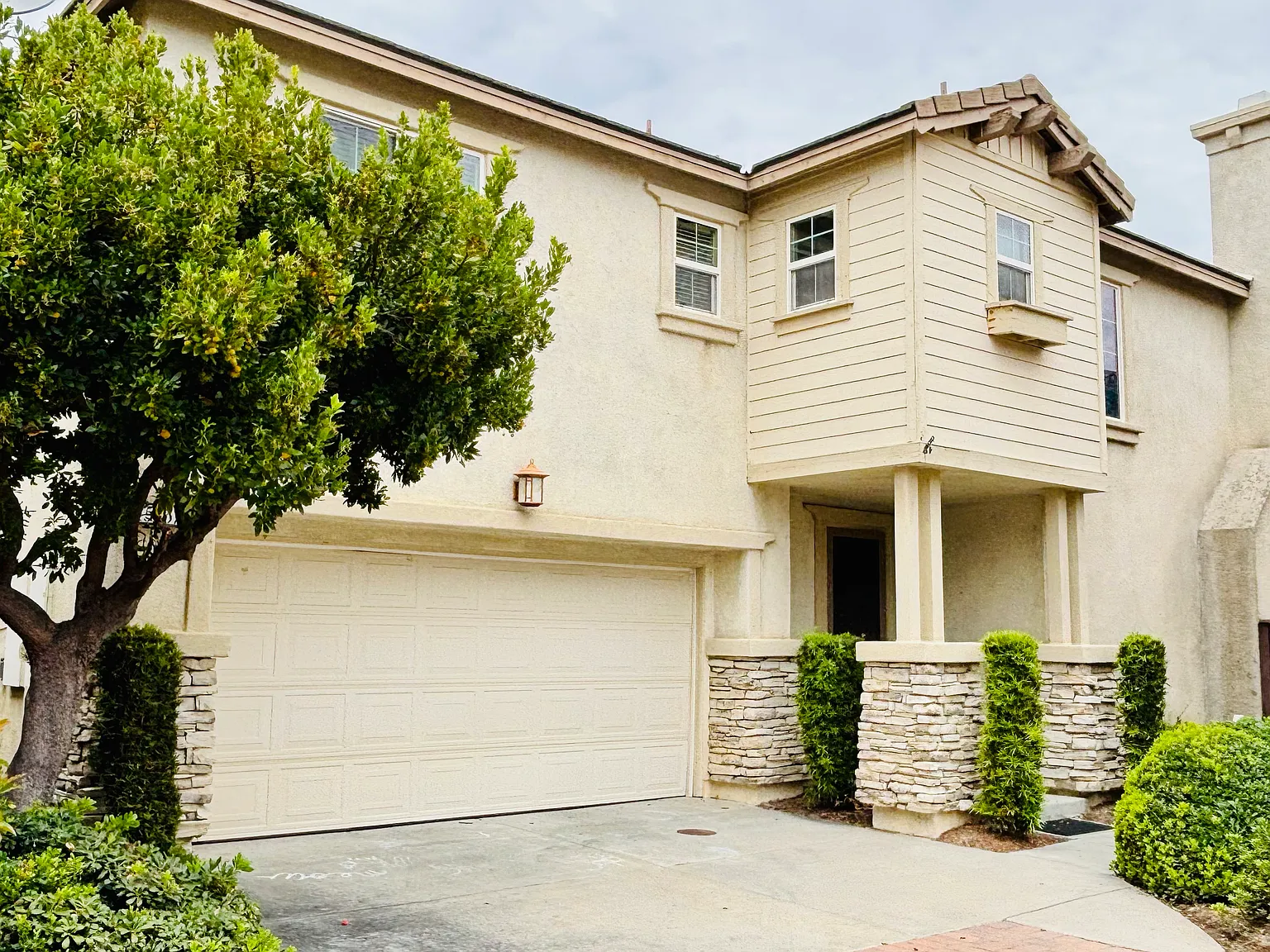 4 bed, 2.5 bath, 2274 sqft, $3,245 — Photo 2