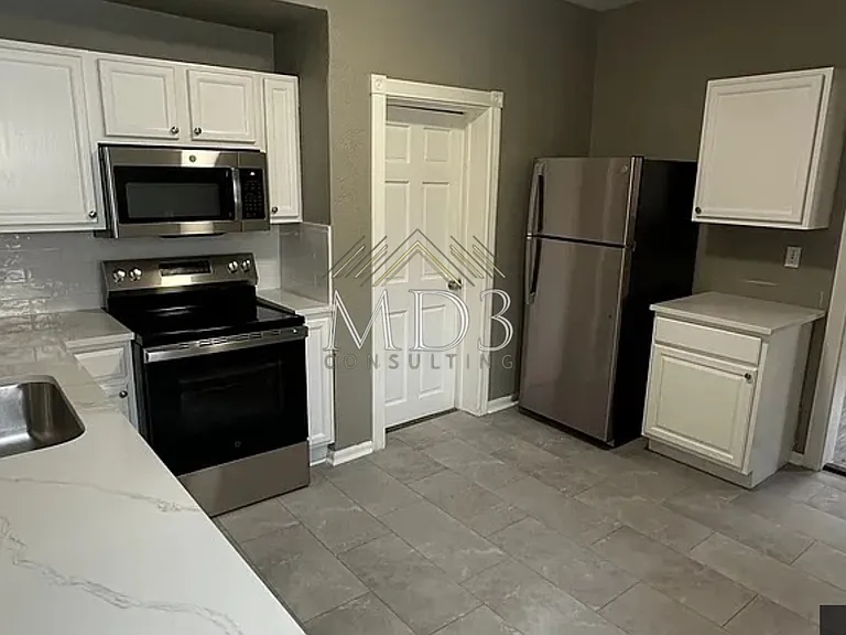 4051 Taft Ave — Photo 5