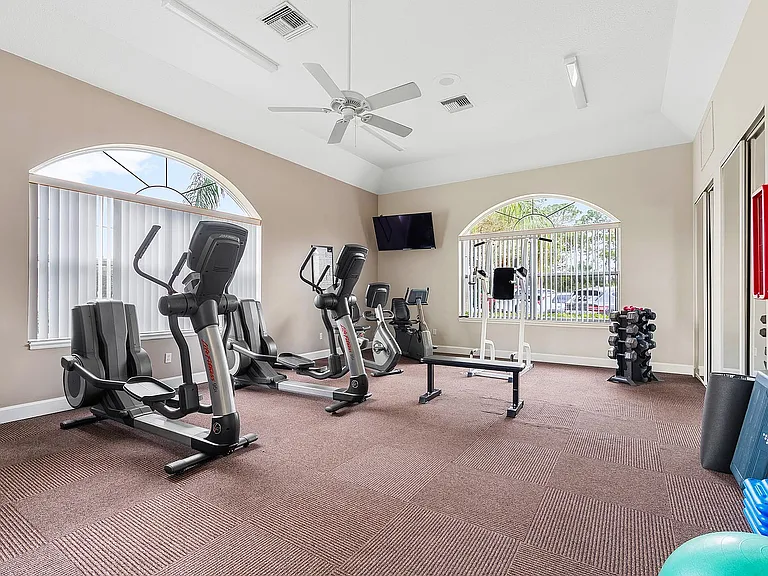 Bella Vista Apartments — Photo 36