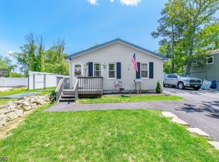 38 Paterson Rd W, Hewitt, NJ 07421