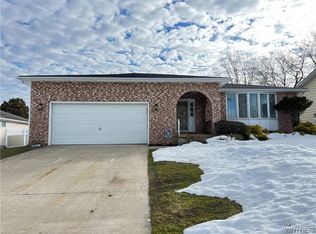 61 Heritage Farm Rd, Buffalo, NY 14218