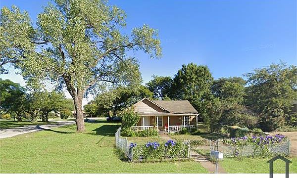 1st image of 233 Texas St