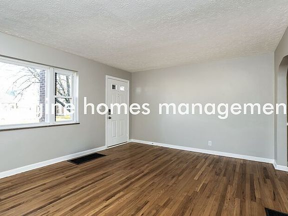 5th image of 117 E Crest Dr