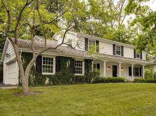 325 Ravine Forest Dr, Lake Bluff, IL 60044