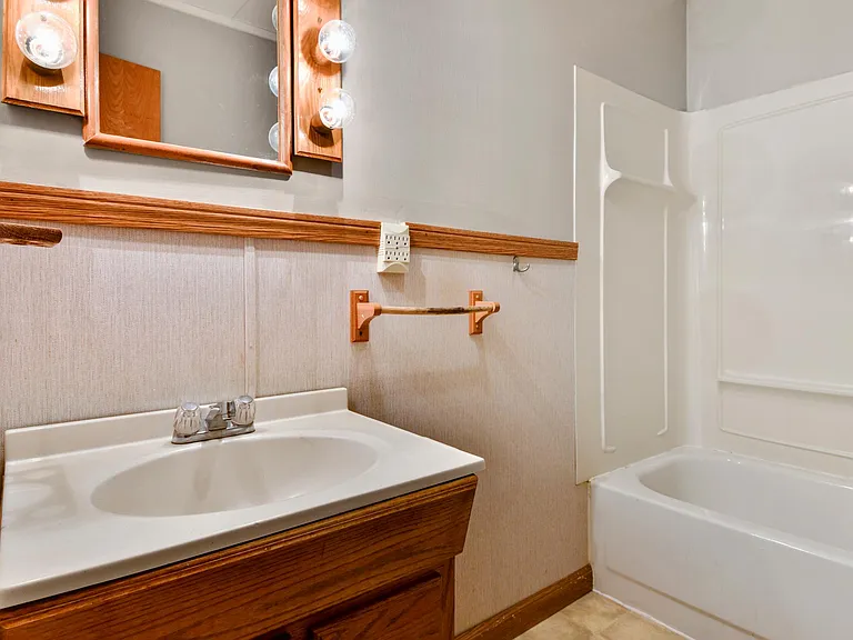 1013 W Columbia Ave — Photo 17