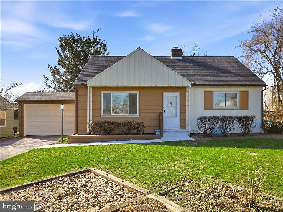 1st image of 906 Strock Dr