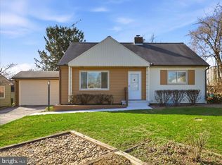 906 Strock Dr, Chambersburg, PA 17202