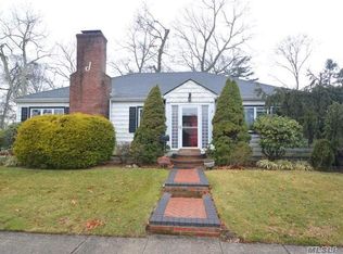 27 Barberry Ct, Massapequa, NY 11758