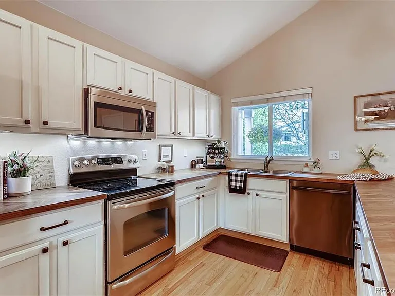 9857 Saybrook St — Photo 4