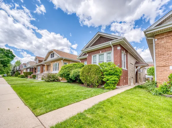 6030 W Waveland Ave, Chicago, IL 60634