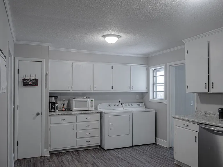 411 College Blvd — Photo 9