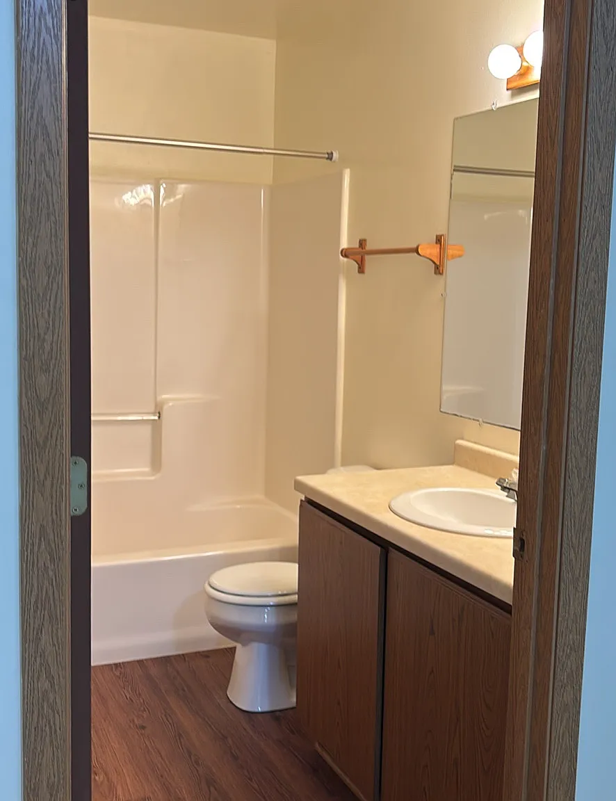 3 bed, 1.5 bath, 1200 sqft, $1,700 — Photo 4