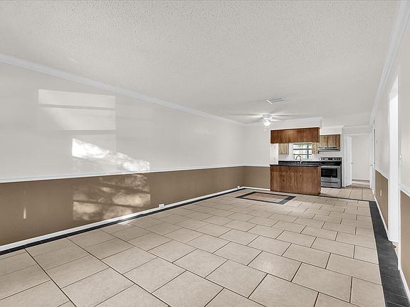 4th image of 1271 Woodman Way