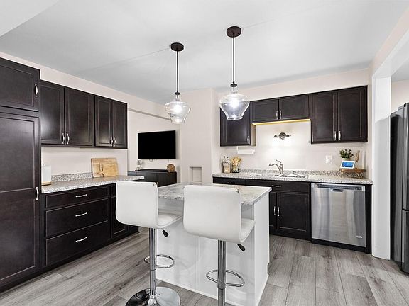 3rd image of 4908 W Lynndale AVENUE