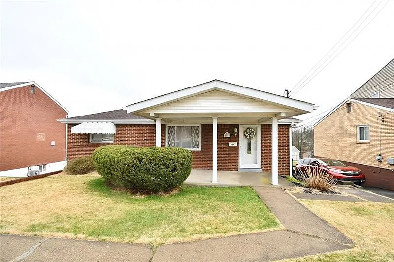 1255 Edgewood Dr photo 1