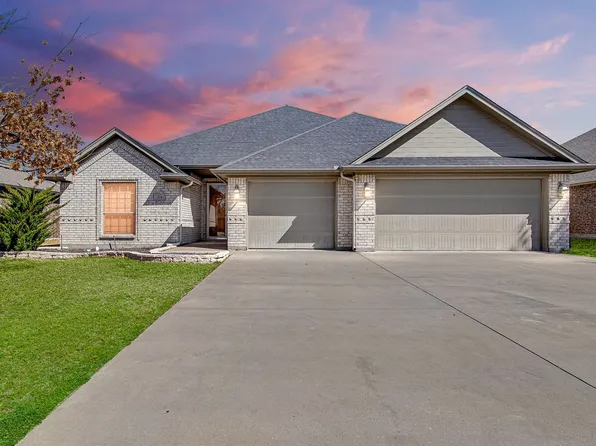 324 Delaware St, Burleson, TX 76028