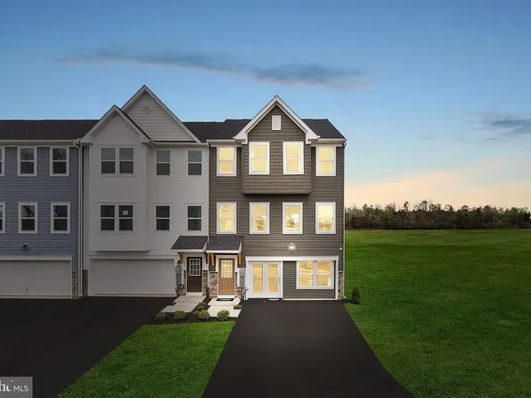 19 Elmiraj Ct, Inwood, WV 25428