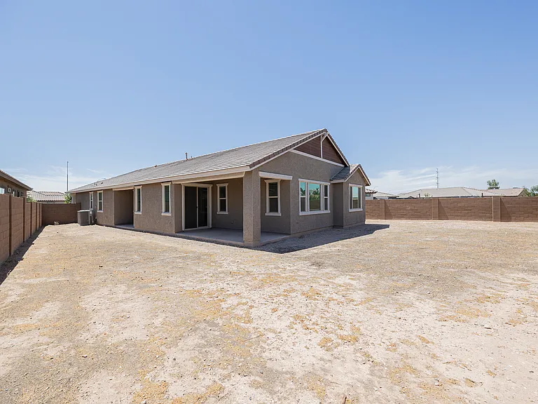 4607 S 111th Dr — Photo 32