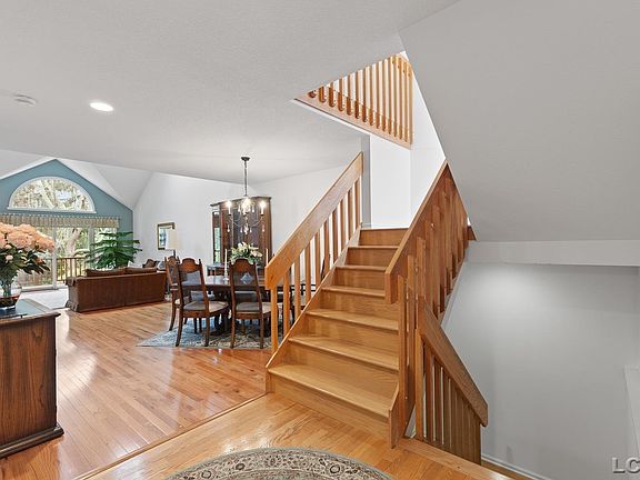 3rd image of 830 Richlyn Dr