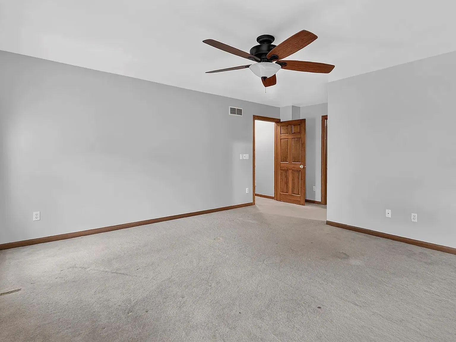 4 bed, 2.5 bath, 2898 sqft, $3,500 — Photo 3