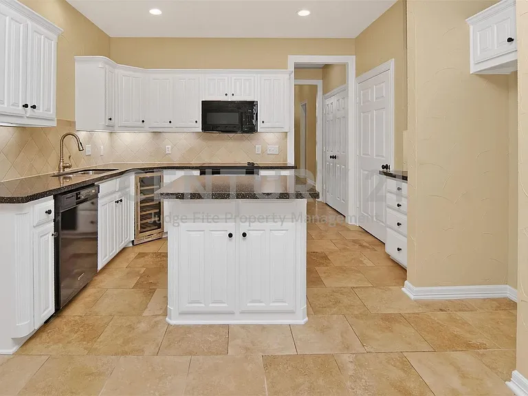 2122 Clear Lake Rd — Photo 3
